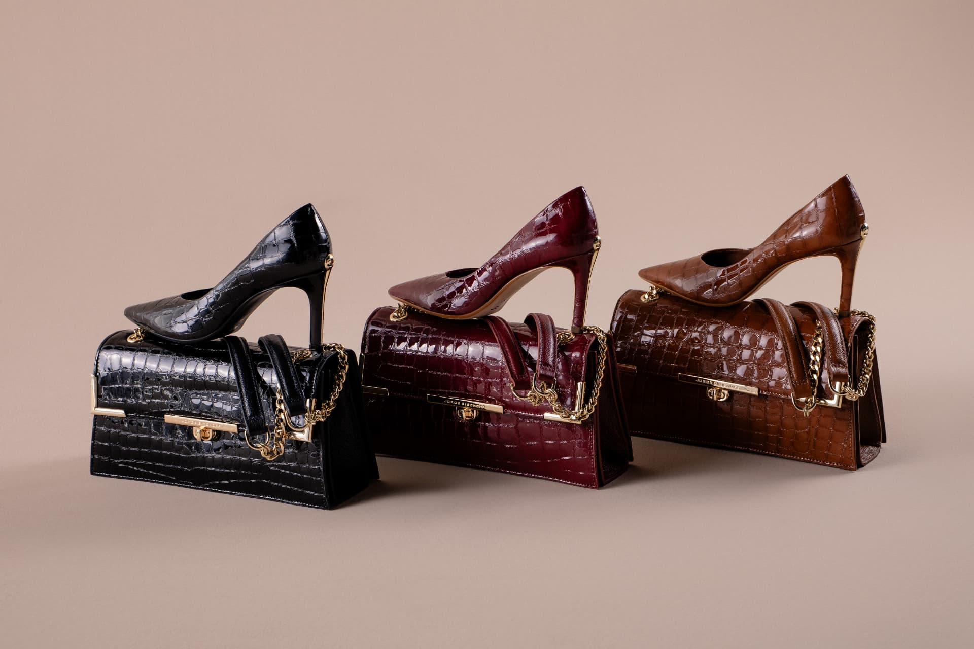 Bolsas e sapatos Jorge Bischoff em destaque